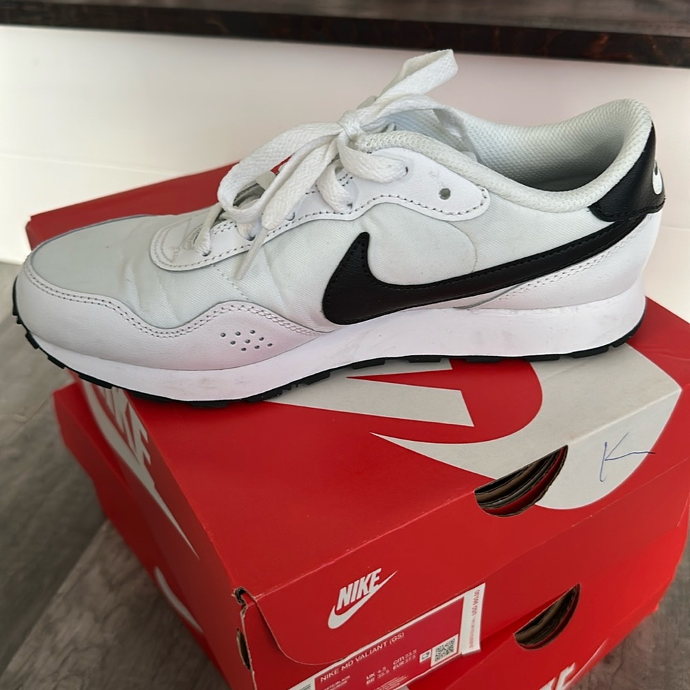 Nike MD VALIANT SHOES